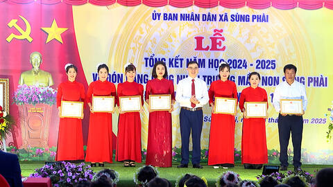 Trường mầm non Sùng Phài đón Bằng công nhận đạt chuẩn Quốc gia mức độ I