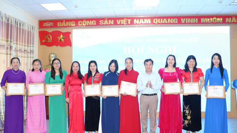 Hội nghị sơ kết công tác Hội và phong trào phụ nữ 6 tháng đầu năm 2025; Biểu dương điển hình “Học tập và làm theo tư tưởng, đạo đức, phong cách Hồ Chí Minh”