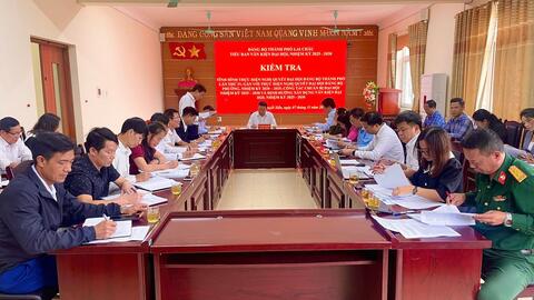 Tiểu ban văn kiện Đại hội Đảng bộ thành phố lần thứ V làm việc với phường Quyết Tiến