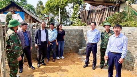 Đồng chí Chủ tịch UBND thành phố Nguyễn Văn Nghiệp kiểm tra tiến độ xóa nhà tạm, nhà dột nát trên địa bàn xã Sùng Phài