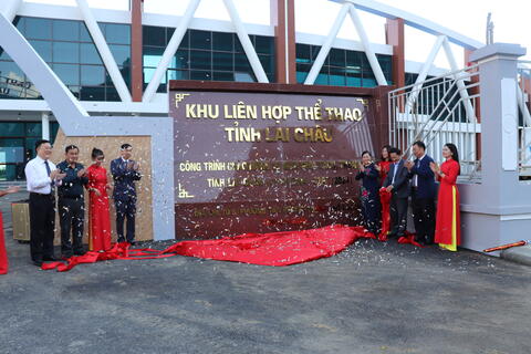 Lễ gắn biển các công trình chào mừng kỷ niệm 20 năm chia tách, thành lập tỉnh Lai Châu
