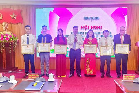 Hội nghị trực tuyến biểu dương các điển hình tiên tiến trong học tập và làm theo tư tưởng, đạo đức, phong cách Hồ Chí Minh