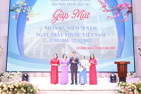 Gặp mặt nhân kỷ niệm 70 năm ngày thầy thuốc Việt Nam 27/2