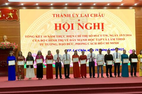 Thành ủy Lai Châu tổng kết 10 năm thực hiện Chỉ thị 05 của Bộ Chính trị về “Đẩy mạnh học tập và làm theo tư tưởng, đạo đức, phong cách Hồ Chí Minh”