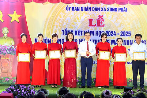Trường mầm non Sùng Phài đón Bằng công nhận đạt chuẩn Quốc gia mức độ I