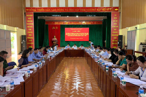 Tiểu ban văn kiện Đại hội Đảng bộ thành phố lần thứ V làm việc  với Đảng ủy phường Tân Phong