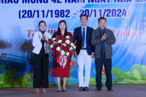 Chương trình văn nghệ chào mừng kỷ niệm 42 năm Ngày Nhà giáo Việt Nam