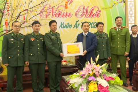 Bí thư Thành ủy Lai Châu Tống Thanh Bình thăm, chúc tết các cơ quan, đơn vị và gia đình người có công