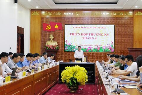 UBND tỉnh họp phiên thường kỳ tháng 4