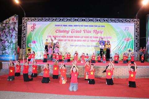 Chương trình văn nghệ chào mừng kỷ niệm 20 năm thành lập Đảng bộ thành phố Lai Châu
