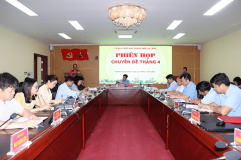 Phiên họp chuyên đề UBND thành phố tháng 4