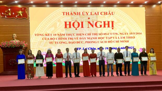 Thành ủy Lai Châu tổng kết 10 năm thực hiện Chỉ thị 05 của Bộ Chính trị về “Đẩy mạnh học tập và làm theo tư tưởng, đạo đức, phong cách Hồ Chí Minh”