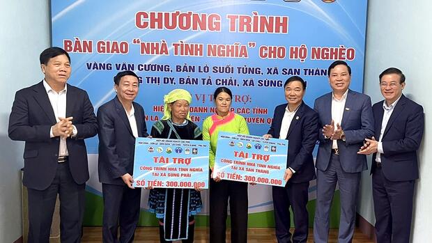 Chương trình bàn giao nhà tình nghĩa cho hộ nghèo