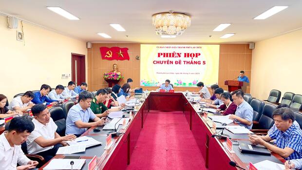 Phiên họp UBND thành phố tháng 5 (Phiên họp chuyên đề)