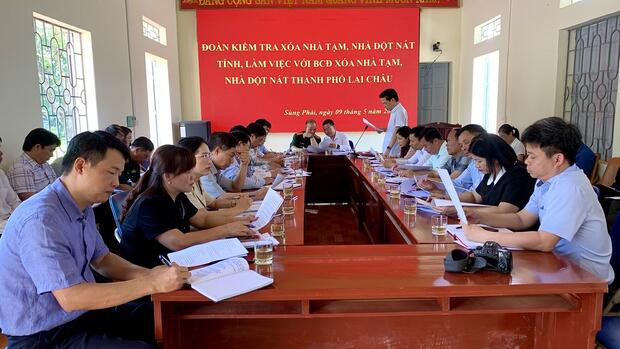 Đoàn kiểm tra xóa nhà tạm, nhà dột nát tỉnh làm việc với BCĐ xóa nhà tạm, nhà dột nát thành phố Lai Châu